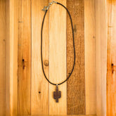 Amulett ‚Kaktus der Tapferkeit‘ – Handgeschnitzte Halskette